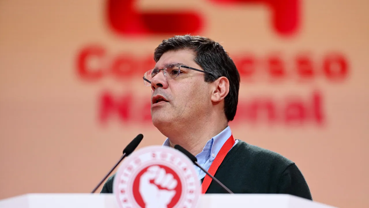 Brilhante Dias Prazer por um "Salvaguardar AR" e Exalta Santos Silva