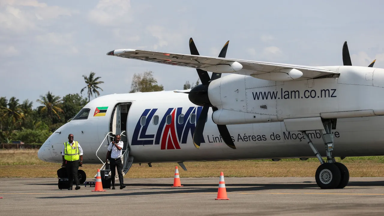 Choque de Avião com Pásaros Obriga Moçambicana lam um reprogramar voos