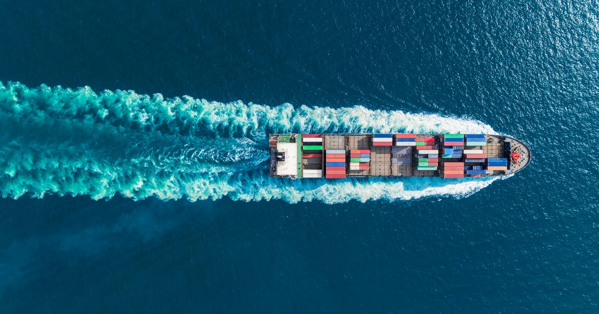 A China exporta para os EUA mergulhar quando as tarifas atingem, levando alguns especialistas a alertar sobre a escassez de produtos