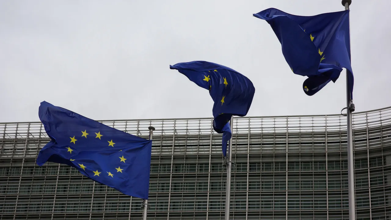 Bruxelas anuncia 5 milhões para financiar projetos contra desinformação