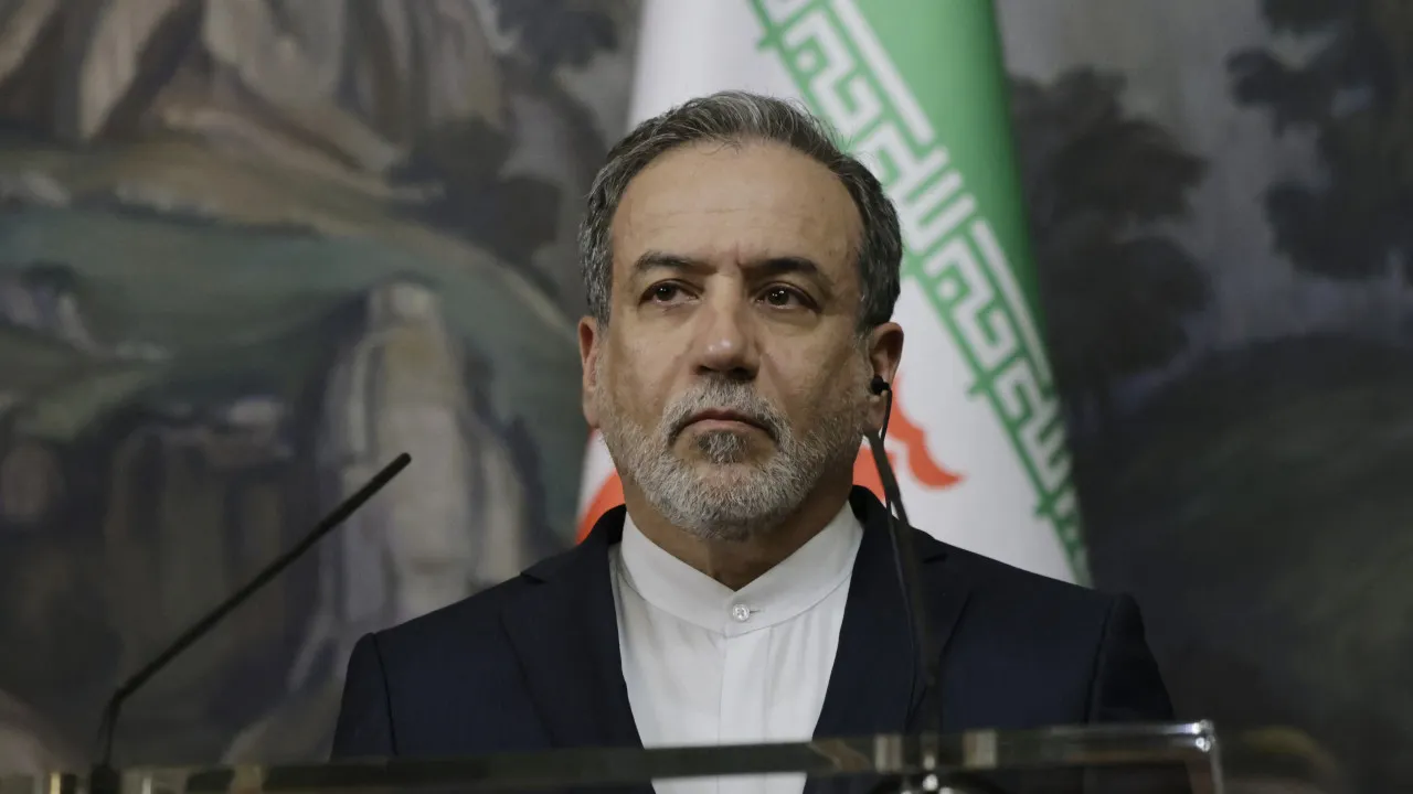 Mne Iraniano Aterra Em Pequim Para Consultas Sobre Questão Nuclear