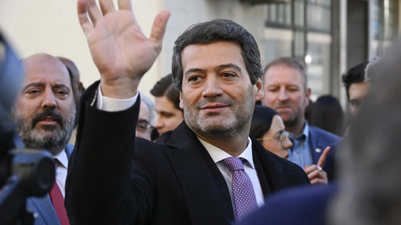 "Onde Raio Anda A Ministra?"