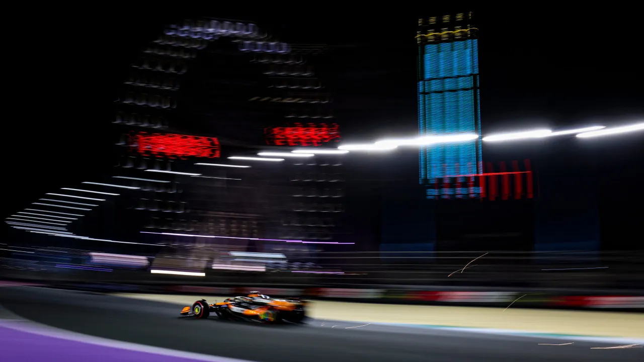 Oscar Piastri vence GP da Arábia Saudita e sobe à liderança na Fórmula 1