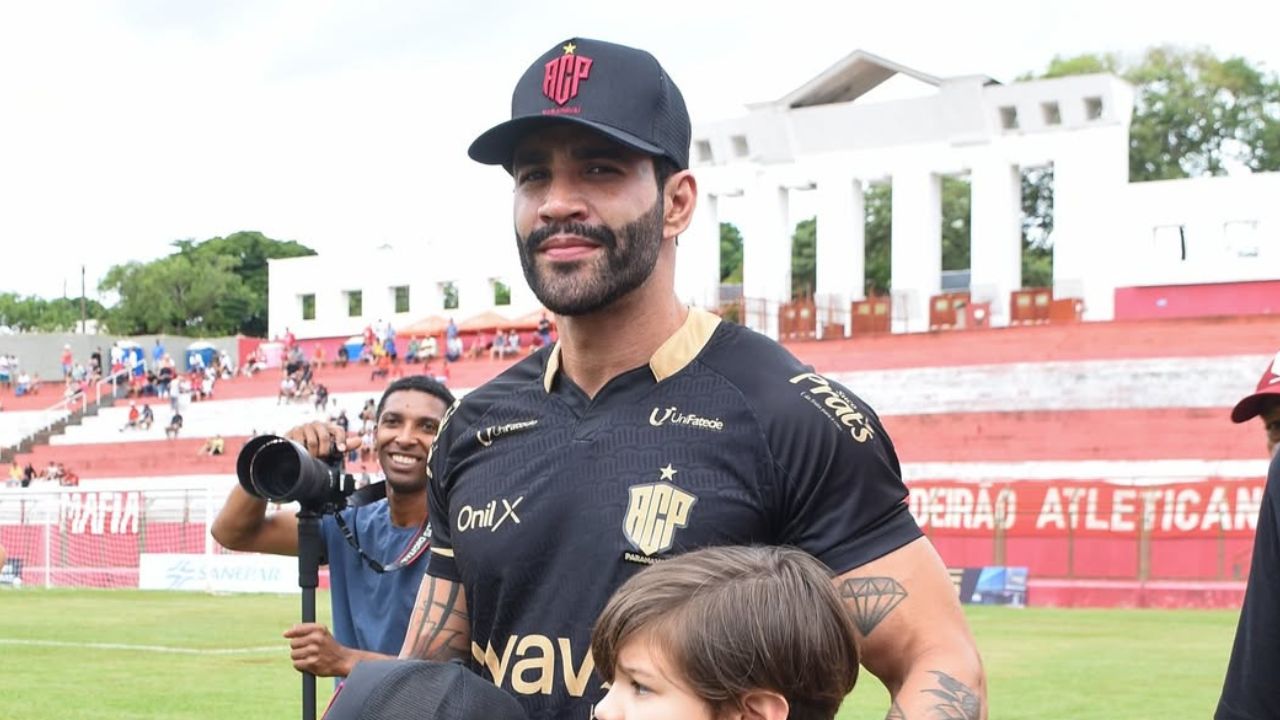 Gusttavo Lima com o técnico Fabrício Carvalho no Paranavaí. (Foto: Thamela Quirino/Paranavaí)