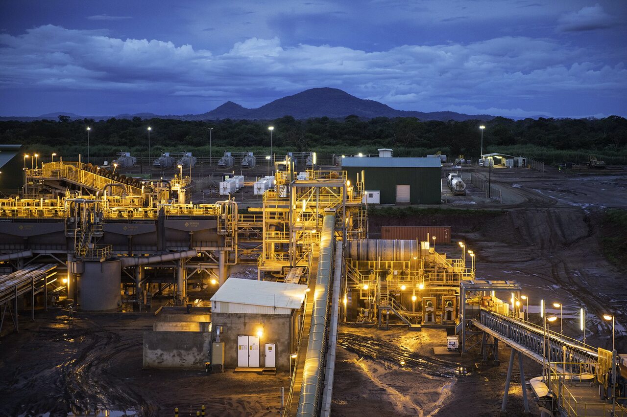 Syrah Resources Atinge "Marco Histórico" em Moçambique Com Mineração Responsável de Grafite • Diário Económico