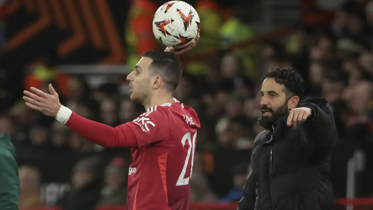 A Lista de Ruben Amorim no United para um final da Liga Europa (com Dalot)
