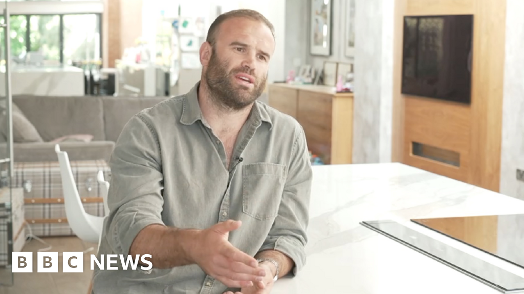 A estrela do rugby Jamie Roberts chama o papel do médico júnior de 'privilégio'