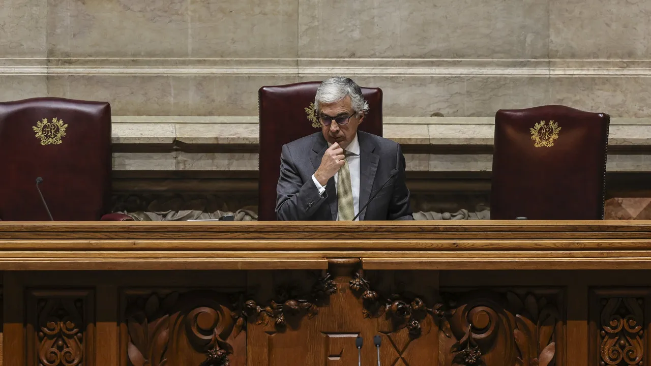 AGUIAR-BRANCO DEPPONIvel para se Recandidatar um presidente