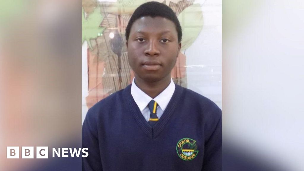 Adolescente que morreu na tragédia de Buncrana Uma 'alma verdadeiramente especial', ouve o funeral