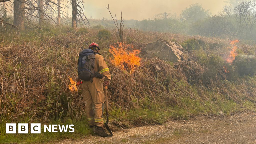 Aviso de incêndios florestais para a Irlanda do Norte após o dano ao Slieve Beagh