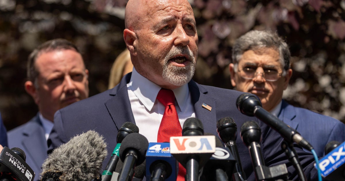 Bernard Kerik, ex -comissário da polícia de Nova York que serviu durante o 11 de setembro, morre aos 69 anos