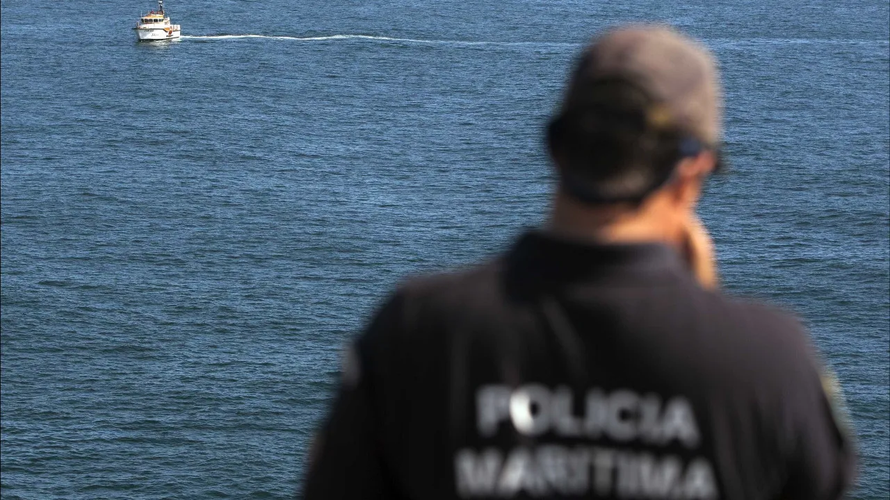 Buscas por Crianças DeSaparecidas na Praia do Pedrógão Interropidas