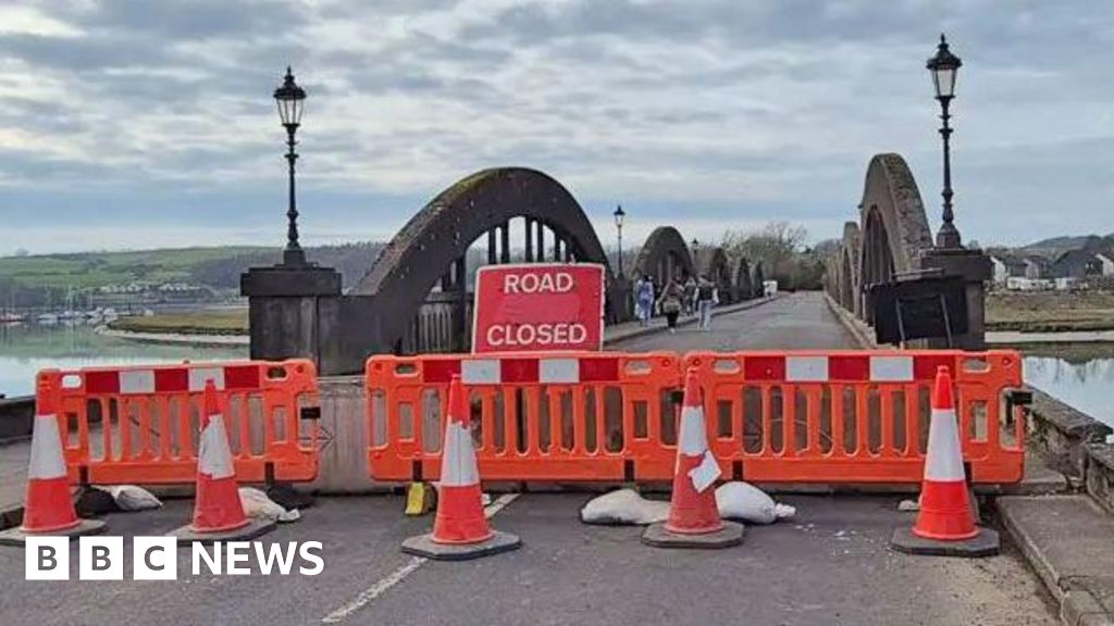 Conselho para reabrir a ponte Kirkcudbright após o fechamento da segurança