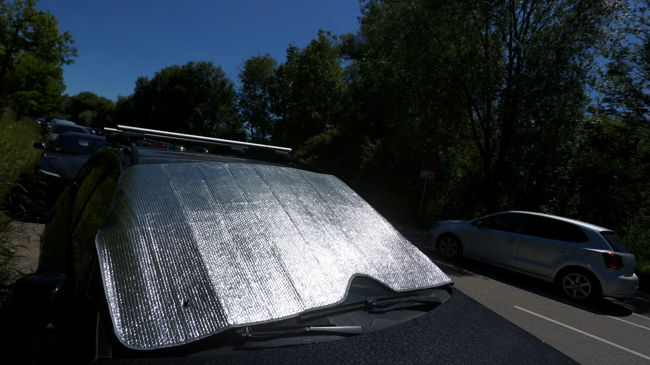 Cuidado na hora de pôr o para-sol no seu carro