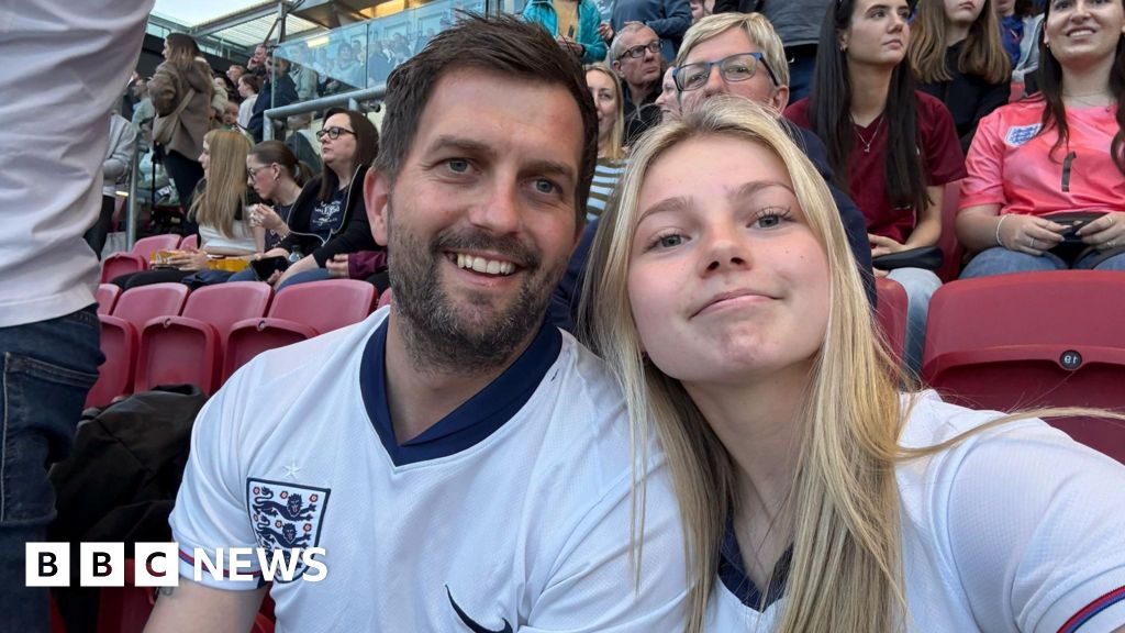 Duo de pai e filha faz história da equipe no Gloucester City AFC