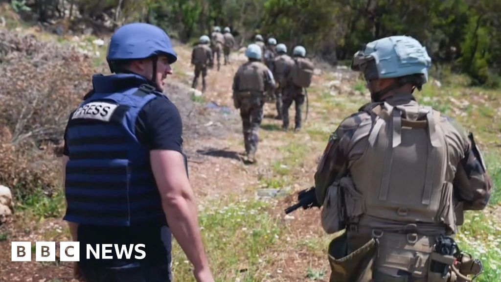 Em patrulha com tropas unifil no Líbano, procurando posições do Hezbollah