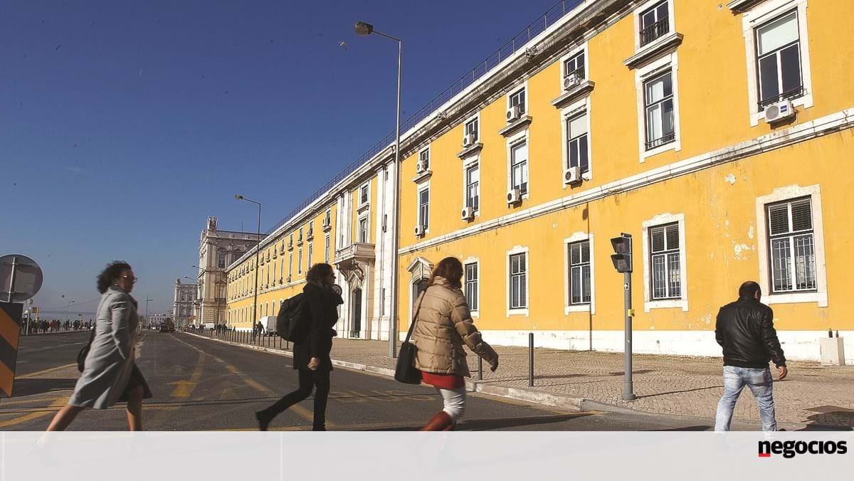 Emprego público Acelera e Contraria Regra do Governo - Função Pública