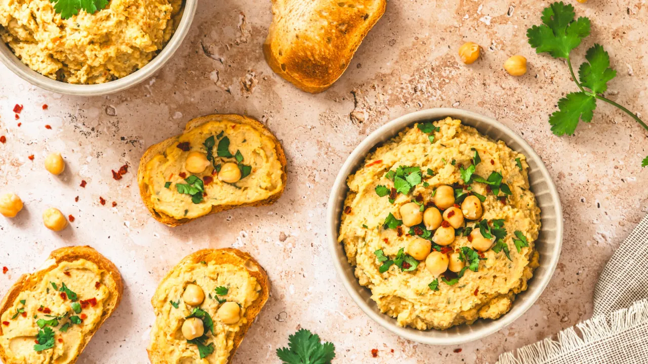 Estas tostas de abacate e massas de grão fazem-se em Cinco Minutos