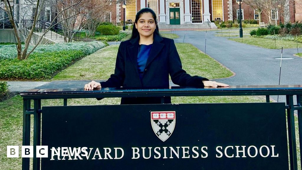 Estudantes estrangeiros da Universidade de Harvard Reel da proibição do governo Trump