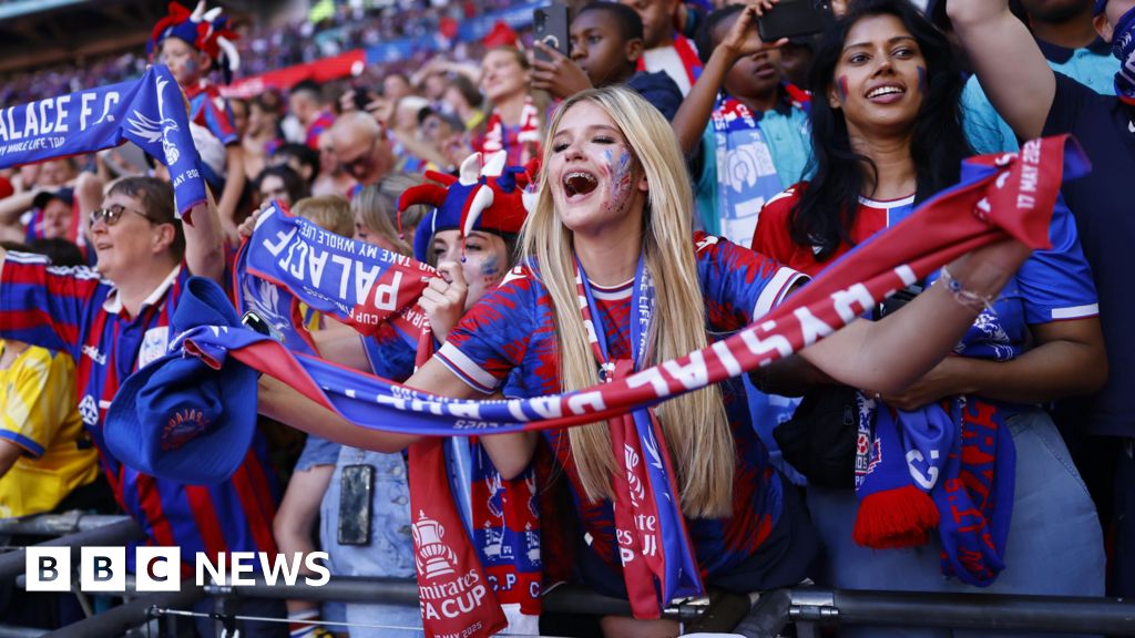 Fãs de Crystal Palace em Ecstasy após a vitória da FA Cup sobre o Manchester City