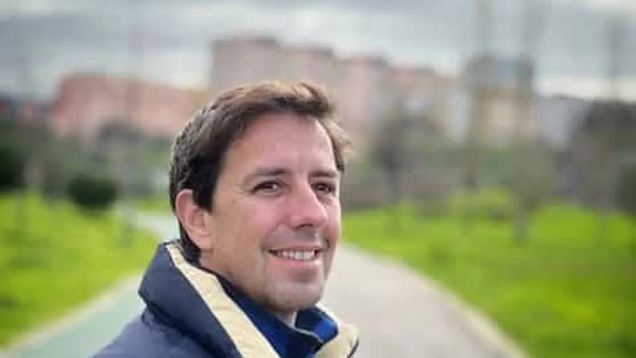 "Filha de Manuel Marques acusa o pai de a ter mordido num dedo"