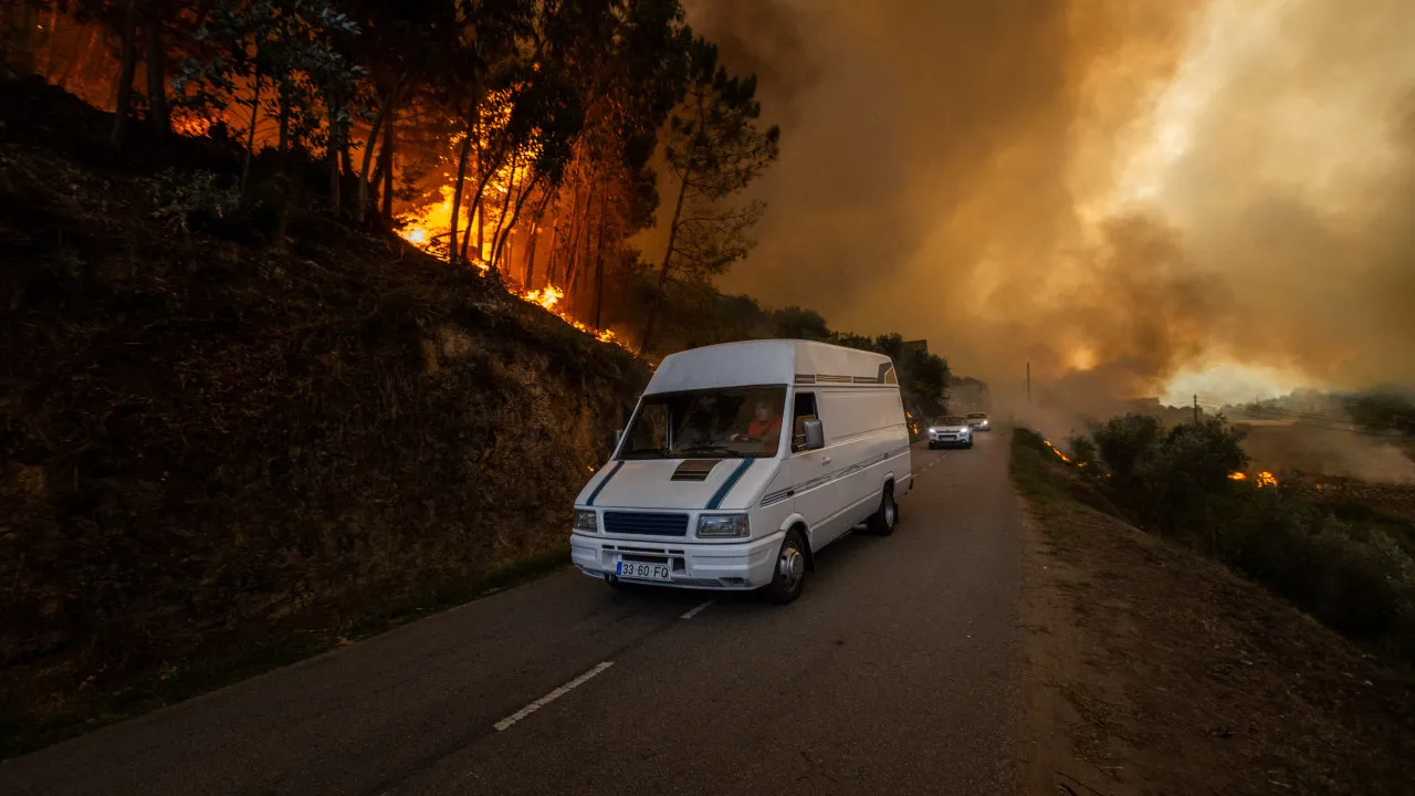 Fui apanhado de carro no meio de um incêndio. E agora?