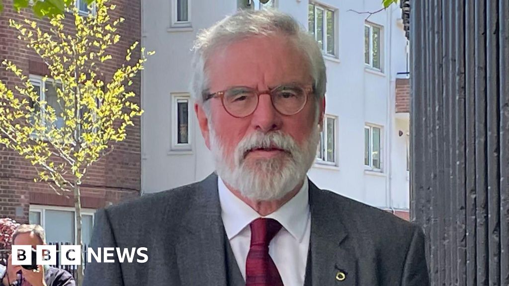 Gerry Adams acusa a BBC de afirmar que "não tem reputação" à difamação