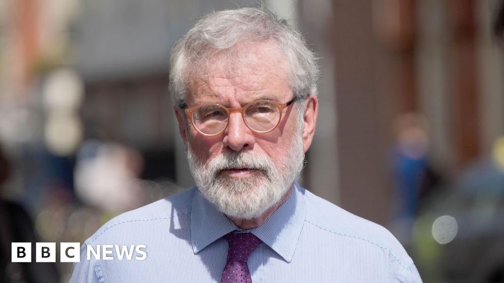 Gerry Adams e advogado da BBC em trocas nítidas em caso de difamação