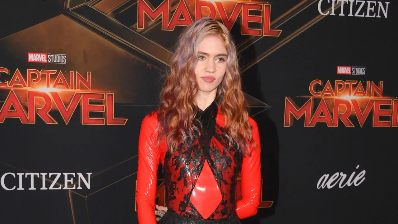 Grimes cancela concerto por causa de "problemas familiares"