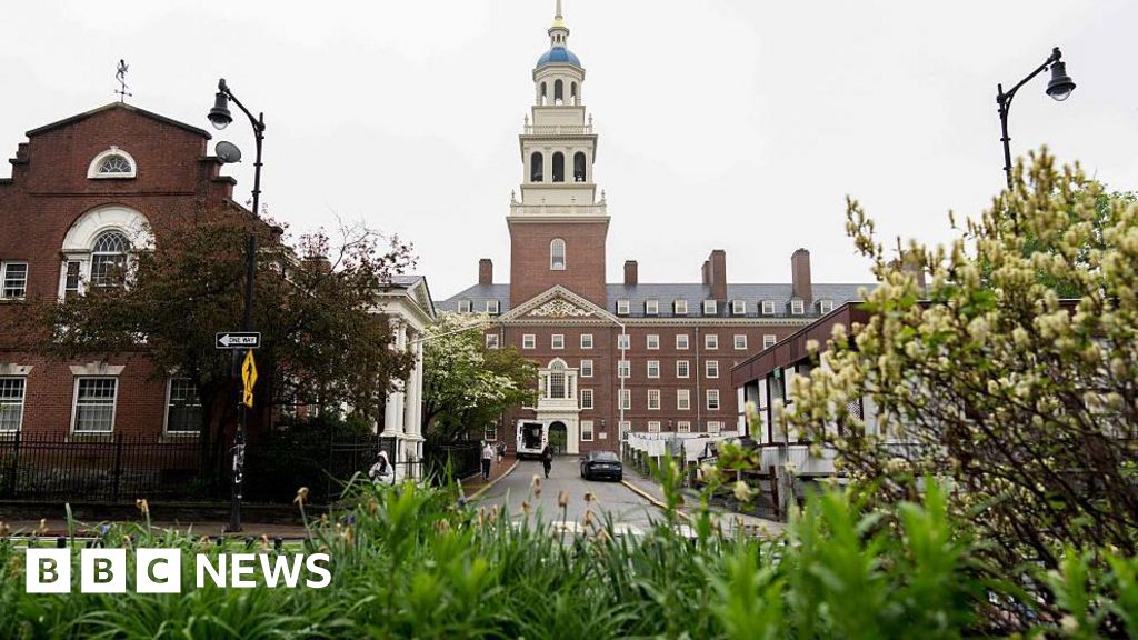 Harvard processa o governo Trump por bloquear a matrícula de estudantes estrangeiros