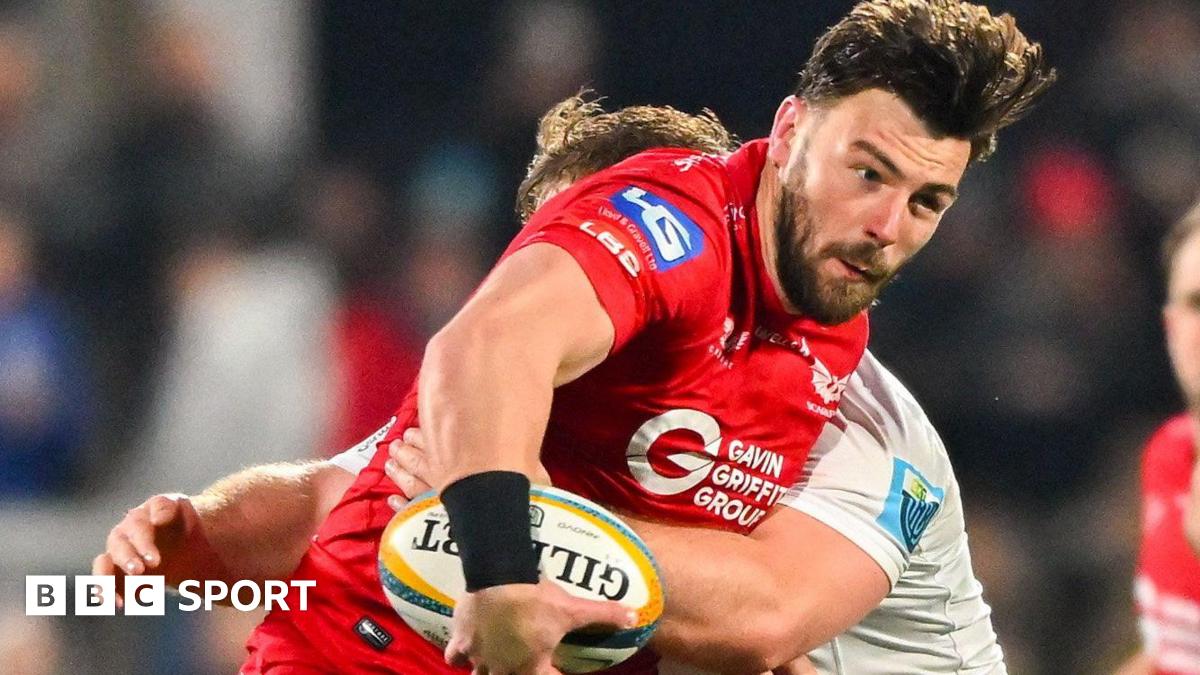 Johnny Williams in action for Scarlets