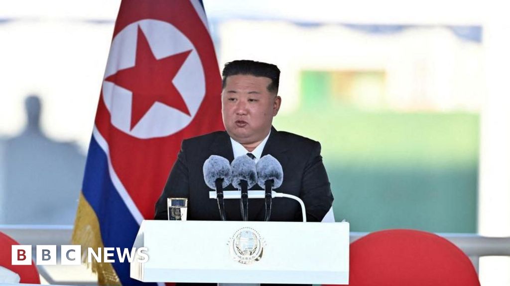 Kim Jong Un Slams 'acidente grave' no lançamento do navio de guerra