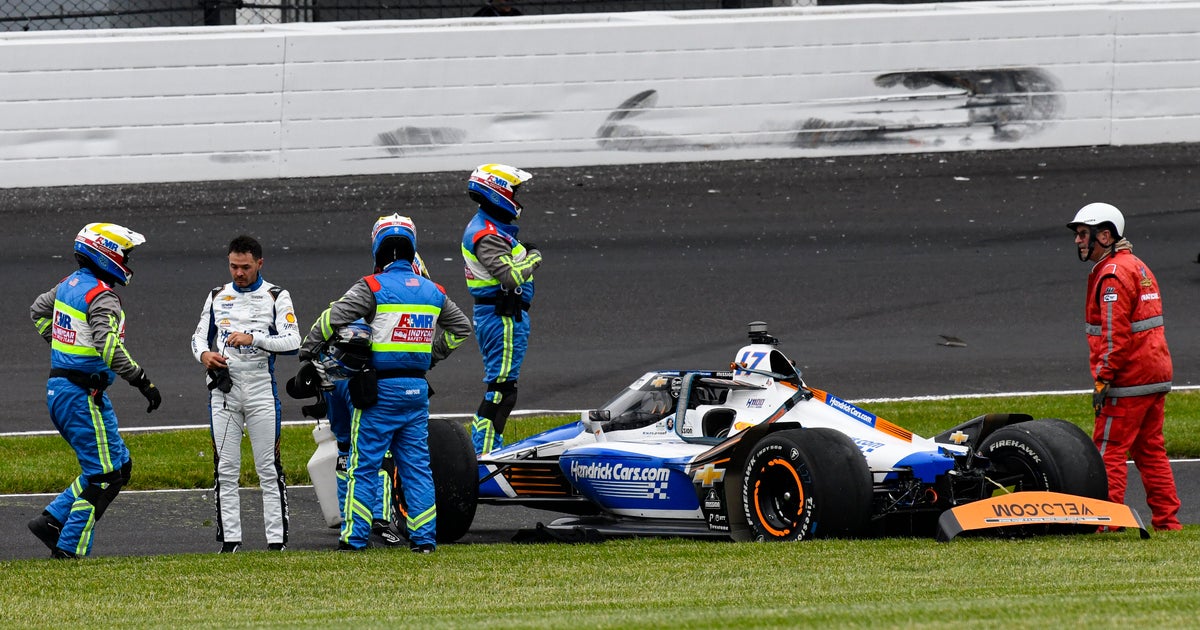 Kyle Larson cai do Indy 500, Ryan Hunter-Reay leva ...