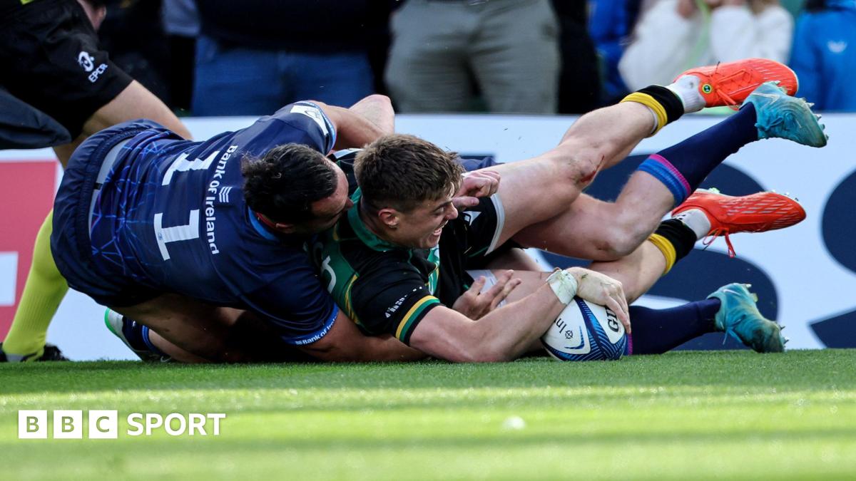Tommy Freeman scores a try