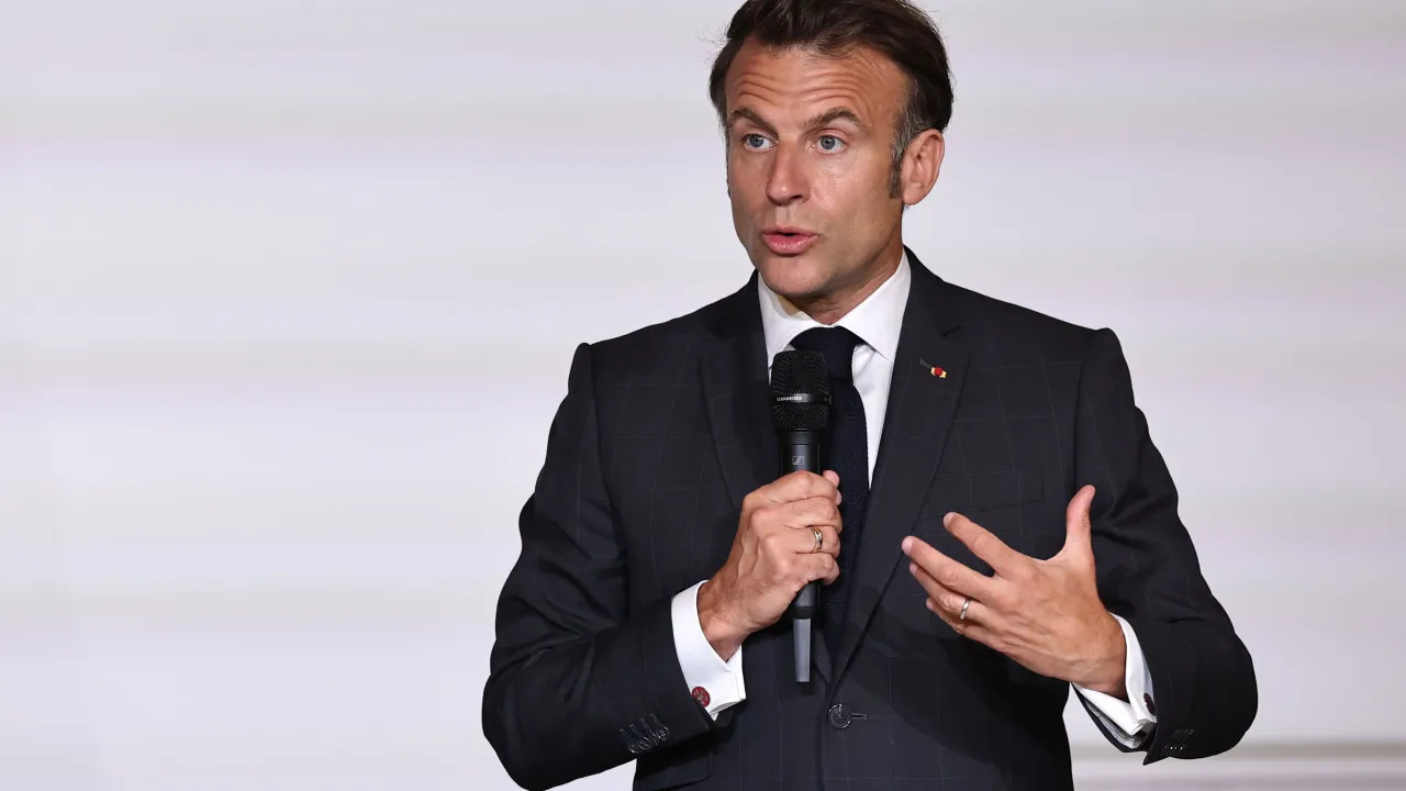 Macron Pede Novas Medidas enfrentam o AuMuto do Islamismo