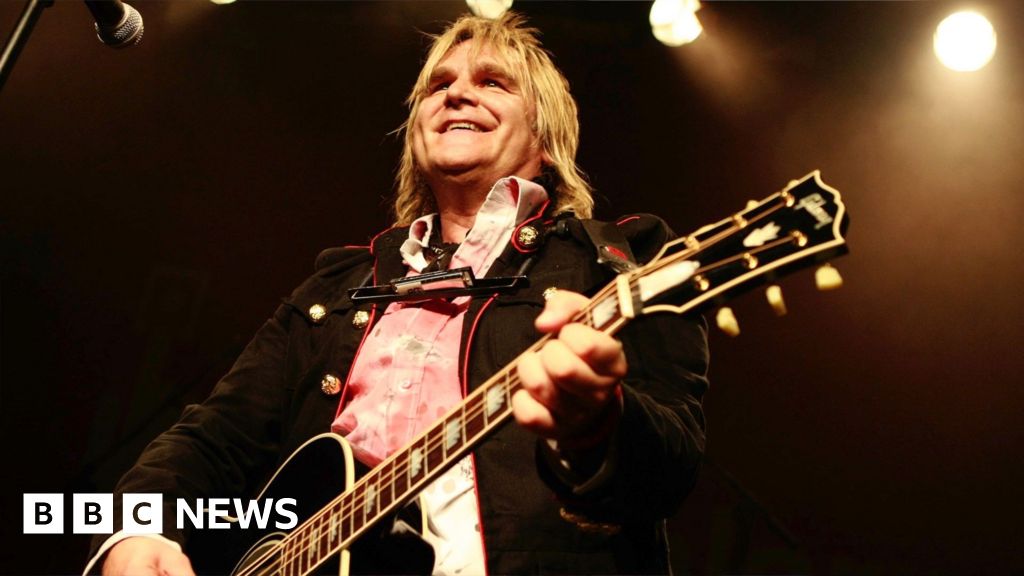 Mike Peters do alarme era 'uma estrela do rock que se importava com todo mundo'