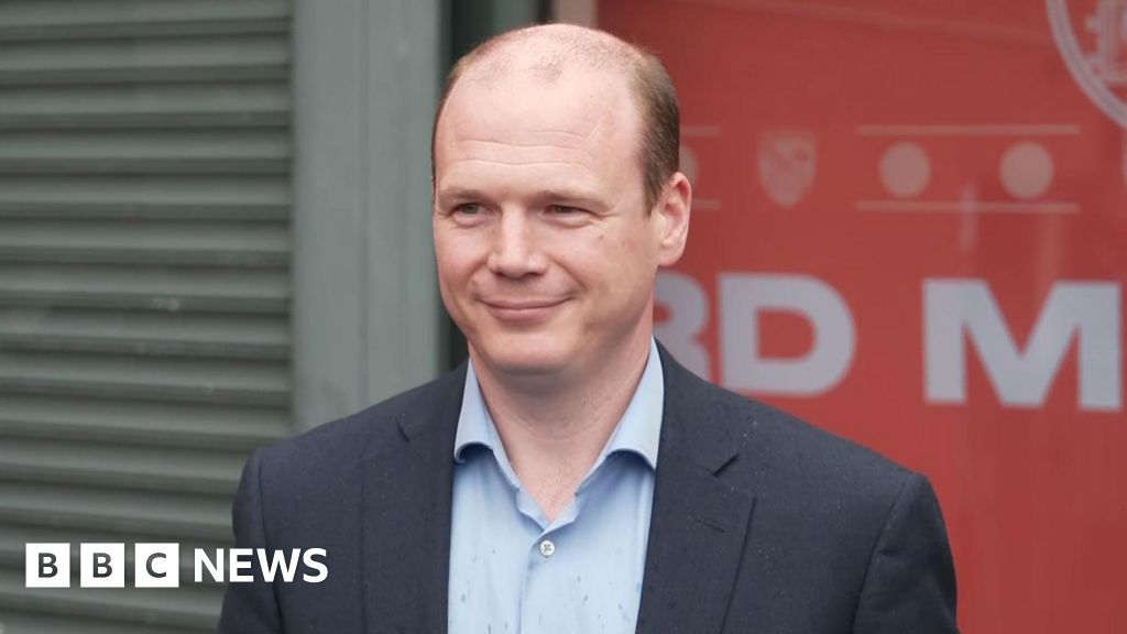 Ministro do DUP para participar da primeira partida sênior do GAA