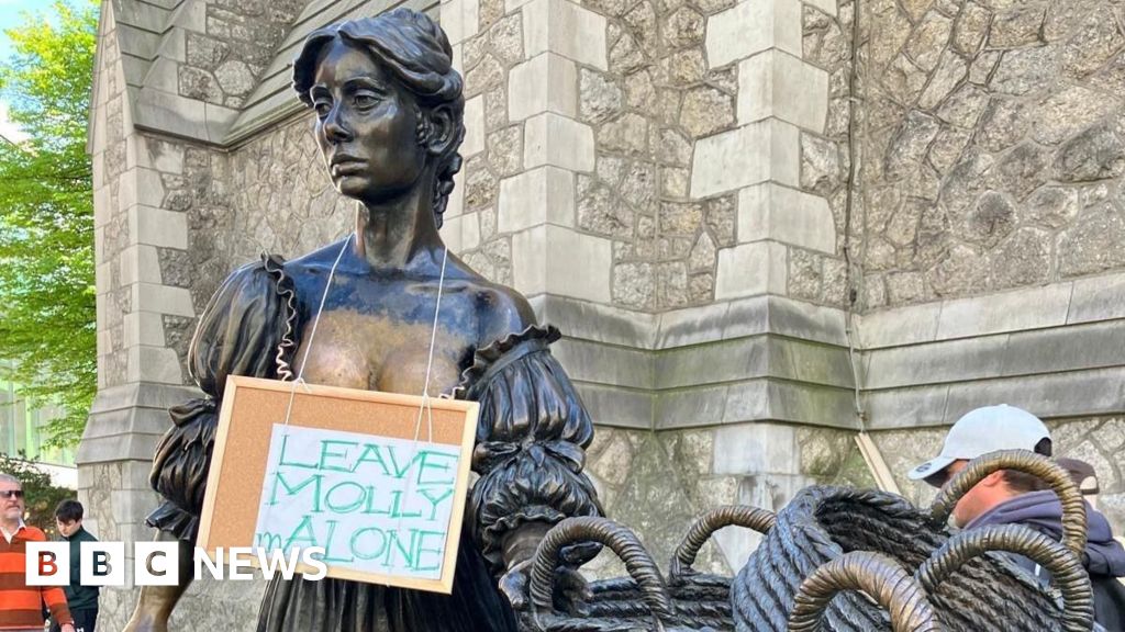 Mordomos trazidos para parar de 'tateando'