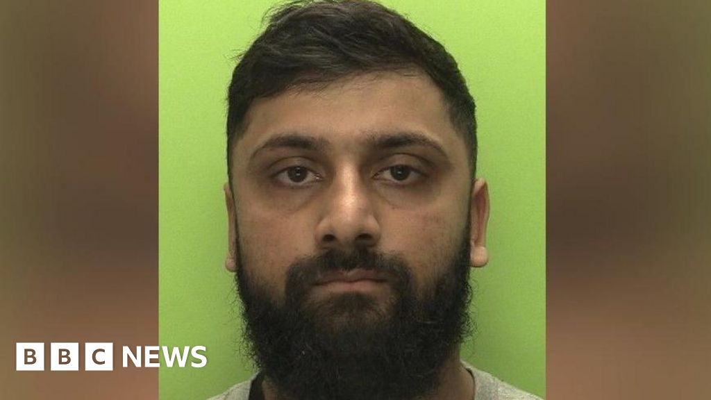 Nottingham Romance Fraudster que posou como jogador de futebol preso