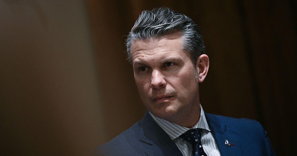 O congressista do Partido Republicano confirma que Hegseth ordenou uma pausa em operação cibernética ...