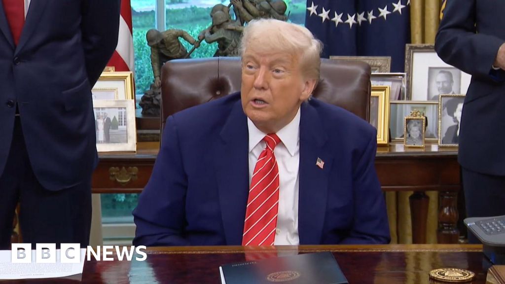 O correspondente da BBC questiona Trump sobre as exportações de carne bovina dos EUA