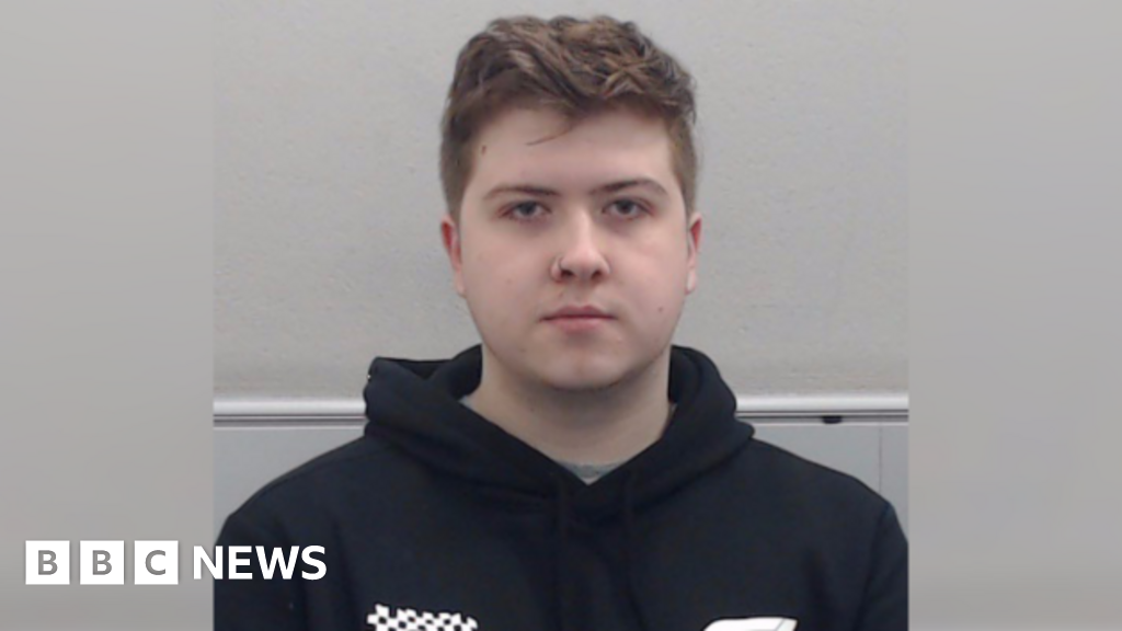 O criminoso 'Catfish' Max Hollingsbee condenou por ofensas contra meninas