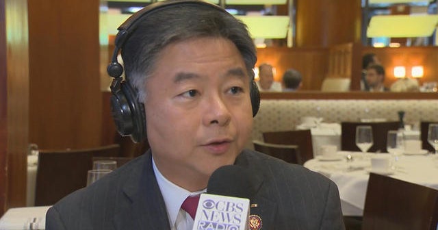 O deputado Ted Lieu diz que não é "irracional" pensar impeachn ...