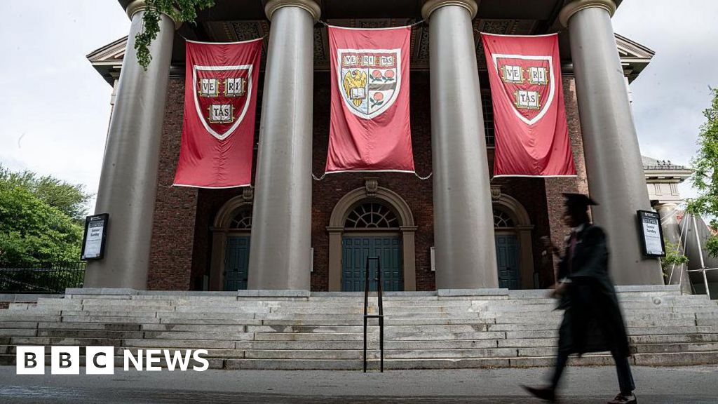 O governo Trump procura chegar a US $ 100 milhões em financiamento de Harvard