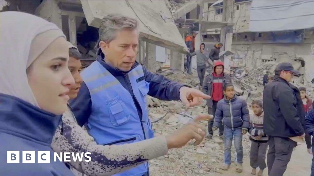 O mundo tem responsabilidade de obter ajuda em Gaza, o funcionário da ONU diz à BBC