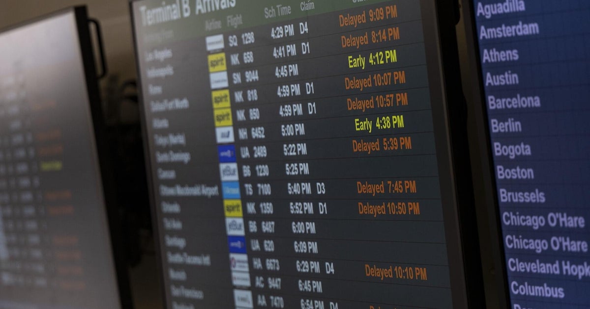 O secretário de Transporte Sean Duffy diz o tráfego aéreo de Newark ...
