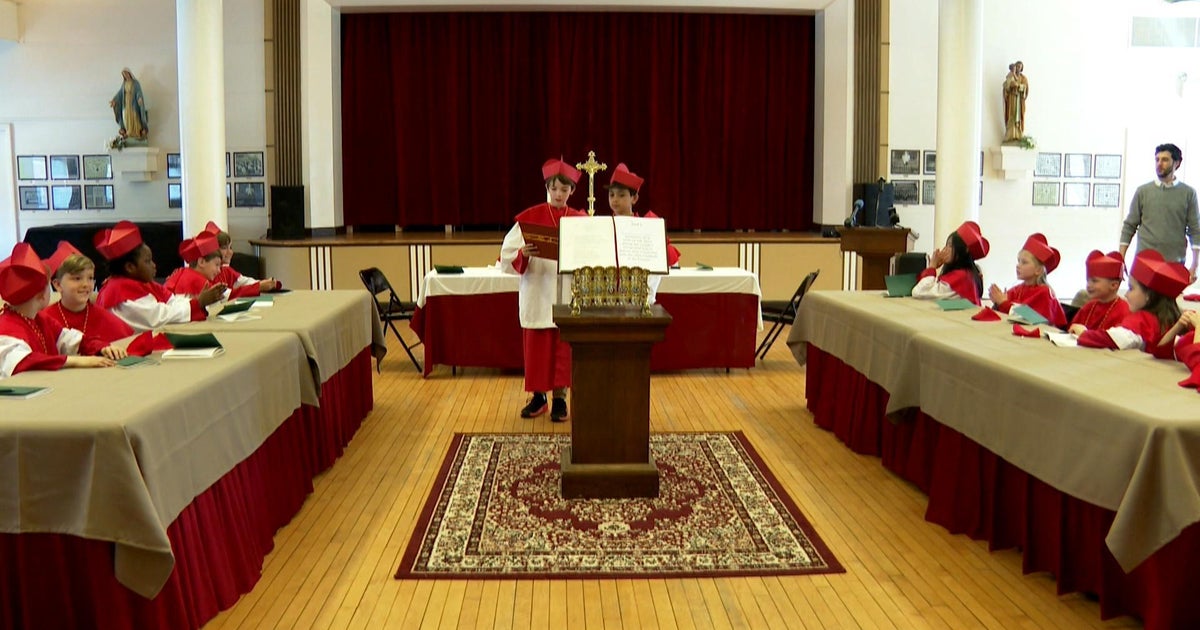 Os estudantes de Chicago mantêm o conclave papal simulado para saber como um pop ...