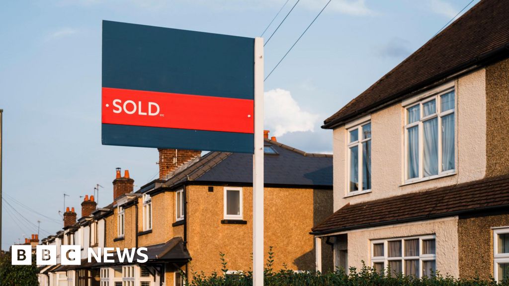 Os preços das casas da Irlanda do Norte aumentam 10% no início do ano
