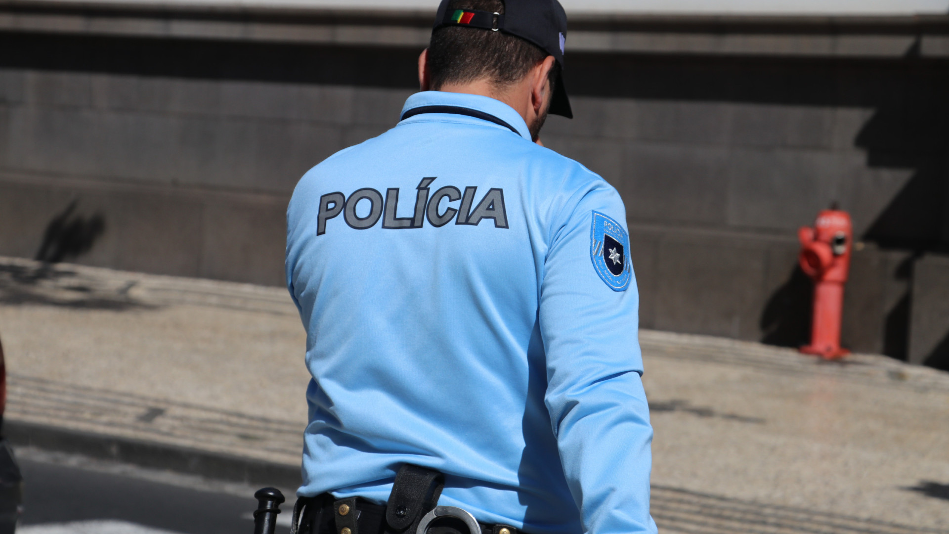 PSP a Caminho do Trabalho 'Trava' Roubo de Telemóvel. Suspeito DeTido