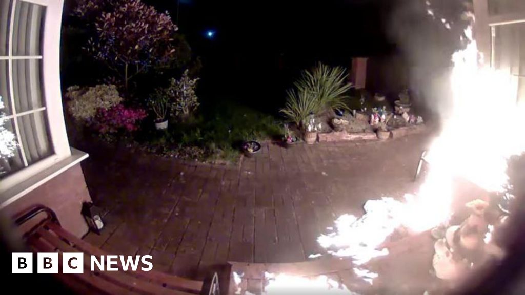 Pensionista 'não tem idéia' por que o Gweebara Park Home segmentado em ataque criminoso